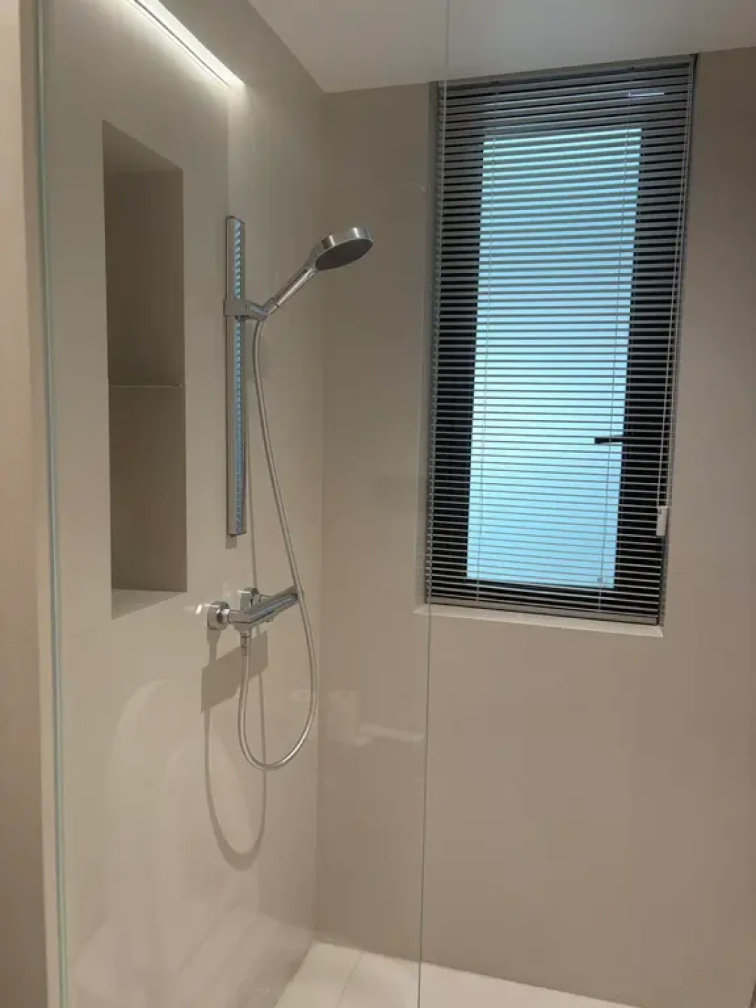 住酒店被“硬控”的汉斯格雅同款,为什么劝你先别搬回家:三关之后你会发现,酒店的爽一半在机房,一半在维保
