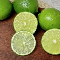 想在家调出第一杯真正的 Sour，先过冰箱那四关：翻完 40 多篇翻车帖，我把果汁、糖浆、薄荷、蛋清的保存期和一杯账各算了一遍