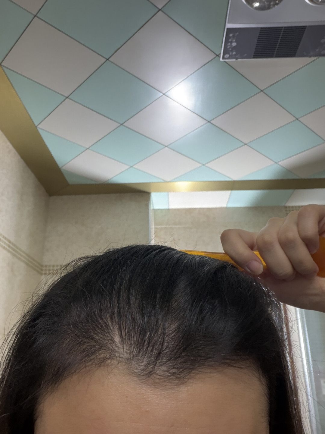被广告喂到眼前的“拜耳防脱精华”开始有人交作业了:219的历史低价刚刷新、两拨评论吵起来了,下单前先把三本账算清