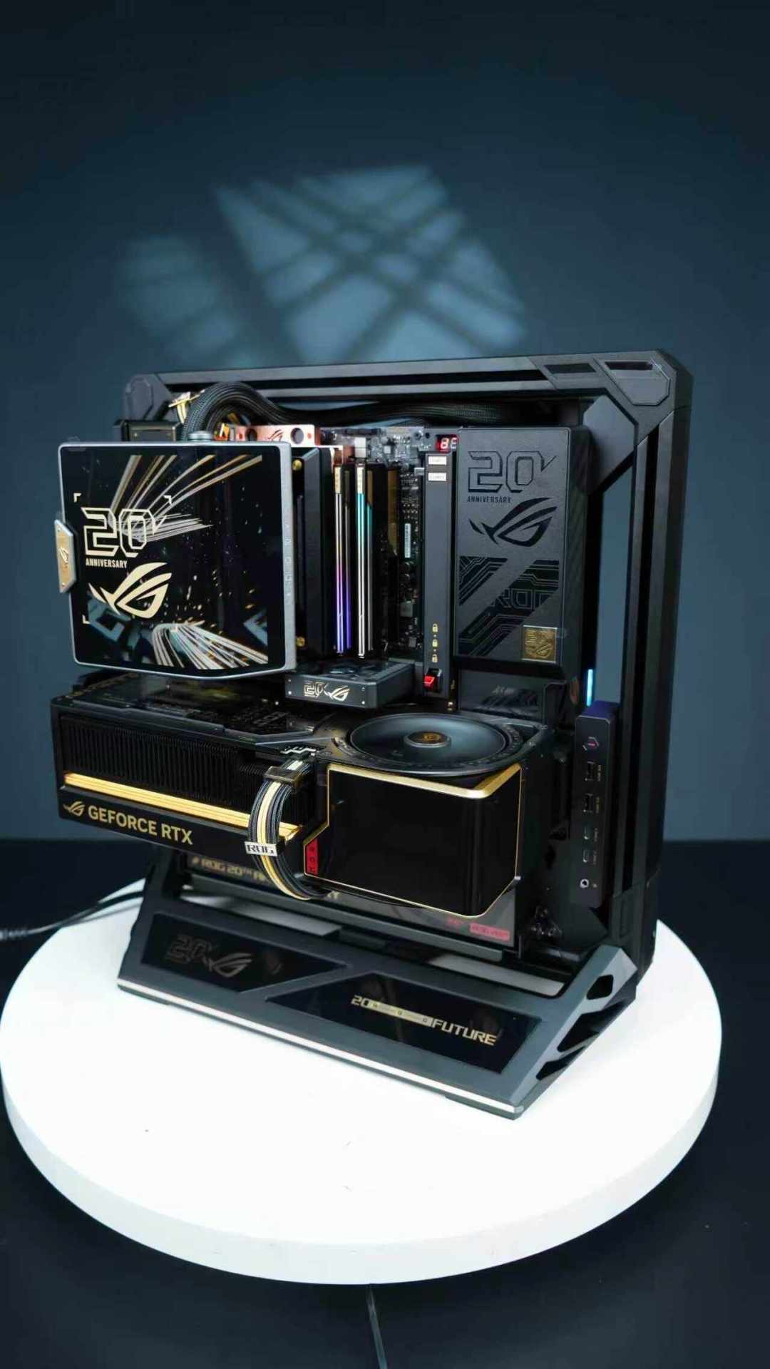 11.2万抽签、16.88万成交、20万刷屏:ROG 20周年全家桶,一套硬件四个价