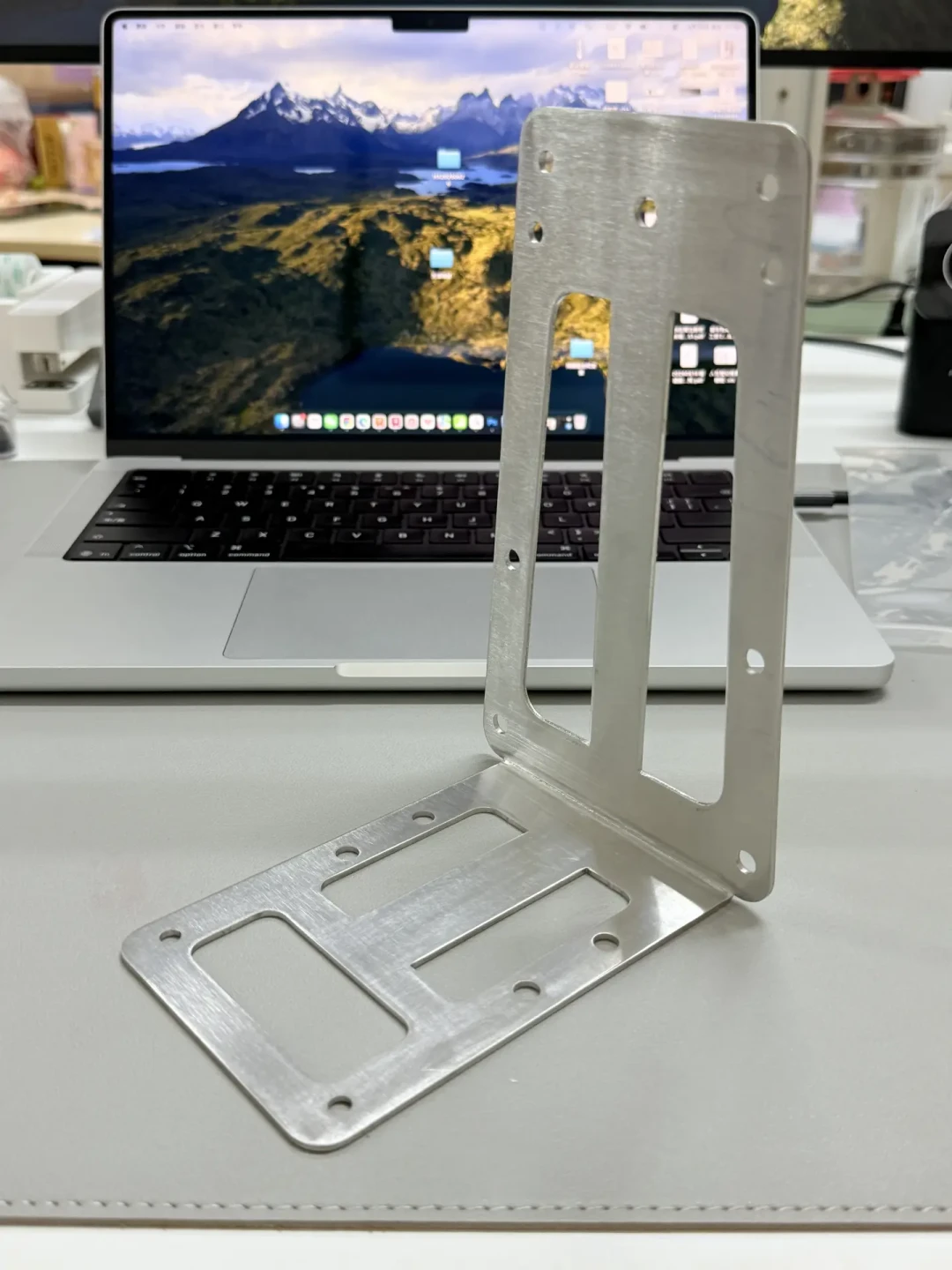 折叠车载物,第一关不是承重是还折不折:Nitto标10kg、90块副架、2元自制猪鼻——对完这波“瓜车”作业和前后货架之争,我把3个装法、4道兼容关和1条红线理出来了