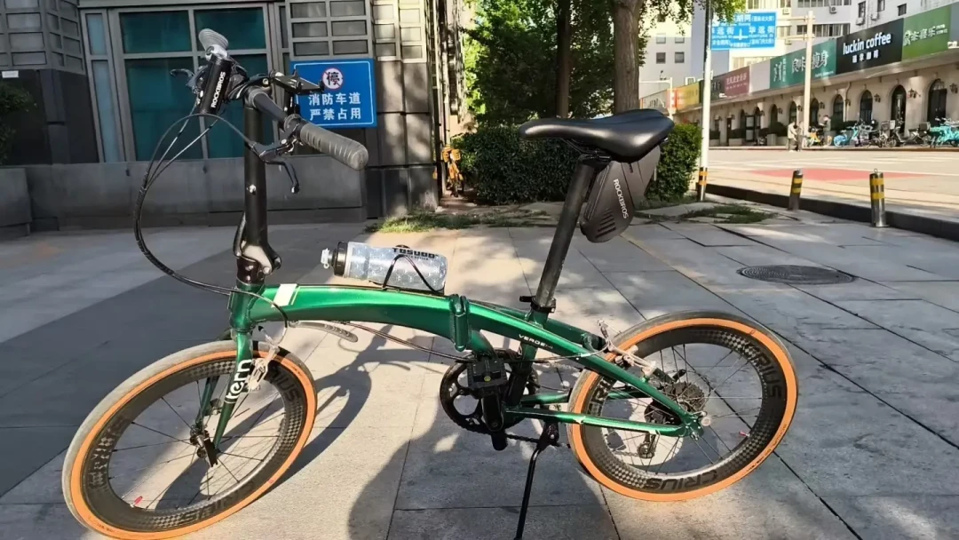 燕鸥N8被车行炒成