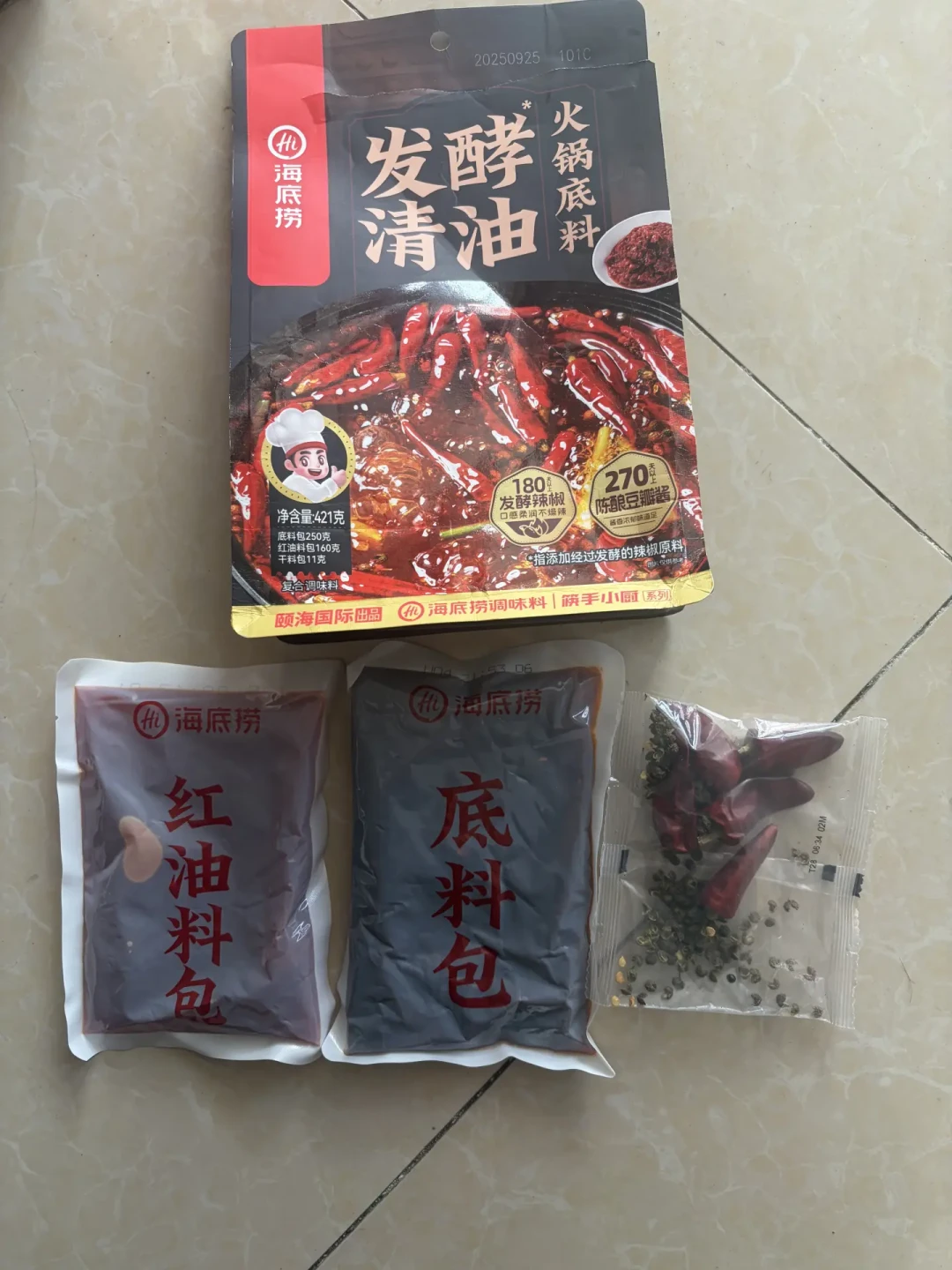 在家煮的火锅为啥永远不如店里香:翻完两千条评论,问题不在手艺,在底料留白的那一步