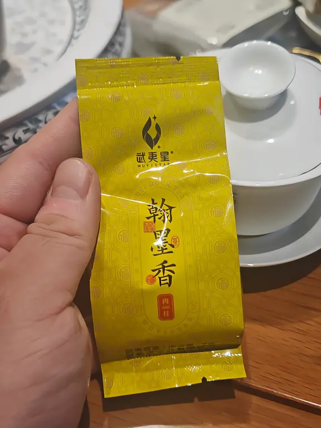 云茶会连发两期的翰墨香,官价600到1600:摊开二十多篇喝茶笔记,武夷星这条线下口粮线各有各的账