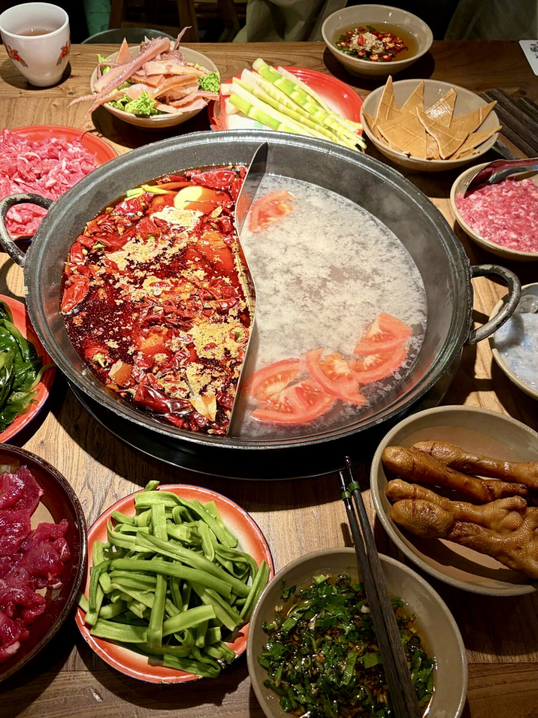 两个月三次热搜全点到火锅食材:毛粉案、魔芋退货、鸭血旧账,双节开锅前先过一遍丸子粉条血豆腐档
