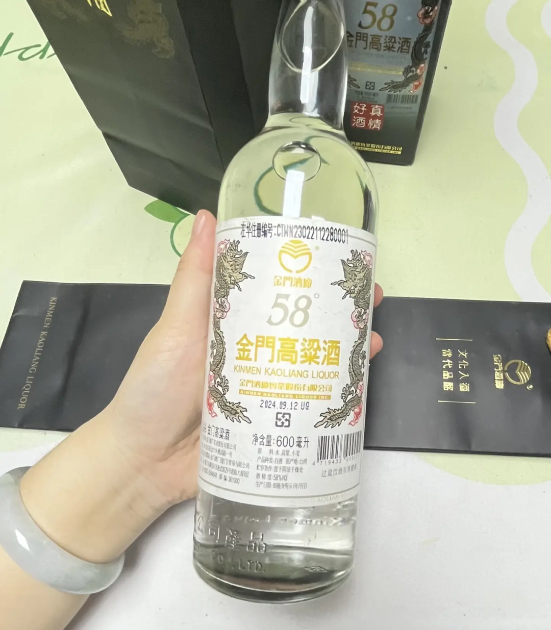 年货会买的“阿里山高粱”被台湾网友集体打假:中秋想送金门高粱,先认清这四类李鬼