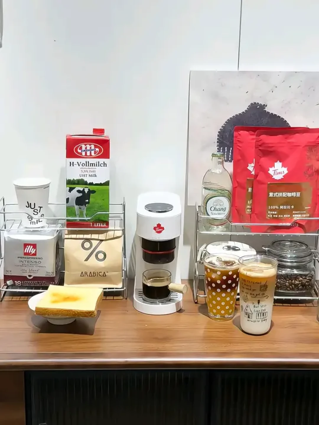 Tims胶囊机刷屏一半是广:我把5篇实测贴的打孔记录对成一张表,隅田川瑞幸会爆、不少机主已经转去用粉仓