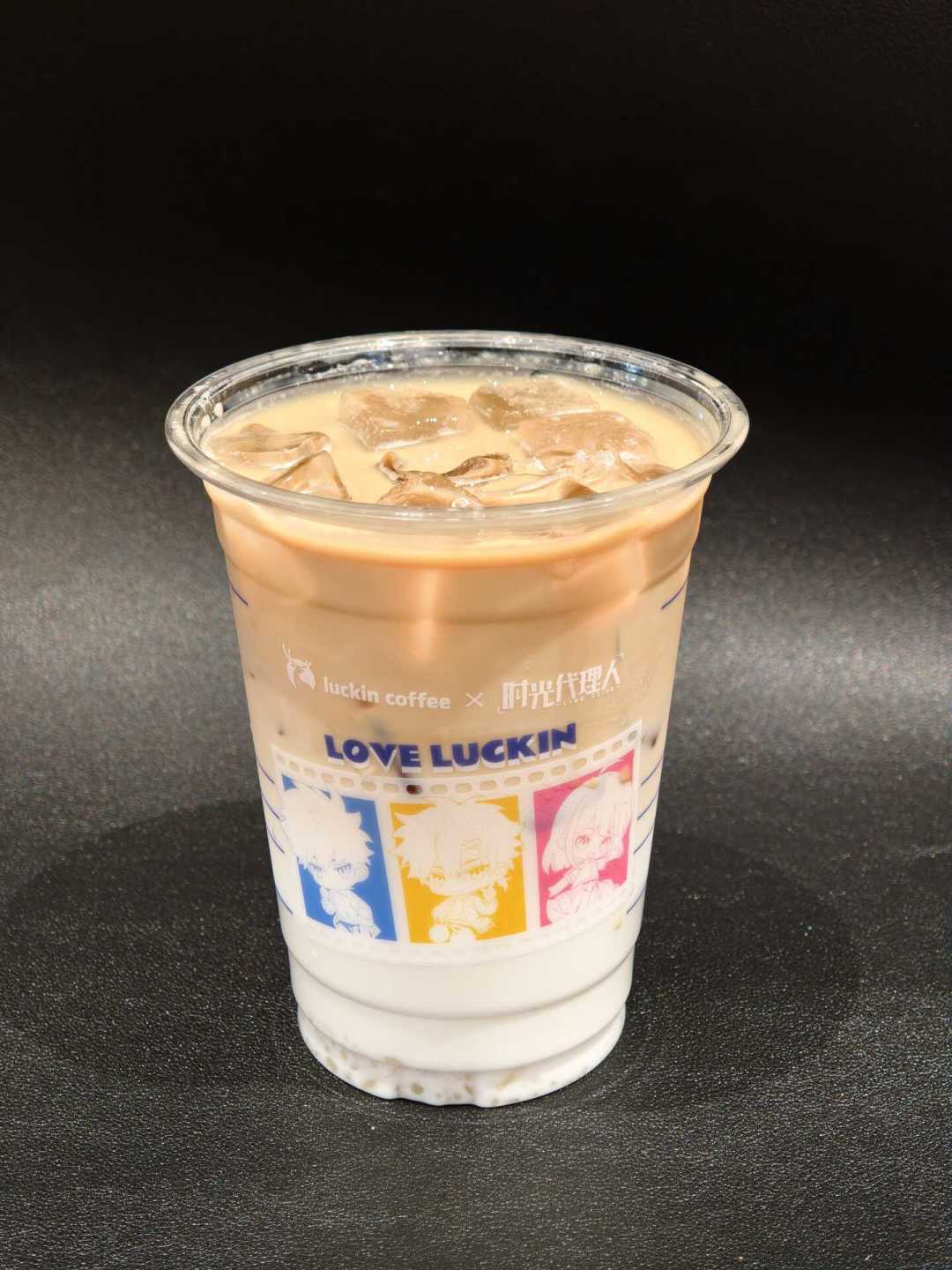 瑞幸9.21上新秋桂米酿、库迪同日把苏绣印上杯、霸王茶姬赶在9.24米菲联名前三杯桂花已上架:今秋的桂花大战,香味先打成了四派——对完桂花原料四流派字典、瓶身两查、糖和酒两本账、9块9到40块的价梯,这杯怎么点、谁别碰,理清了