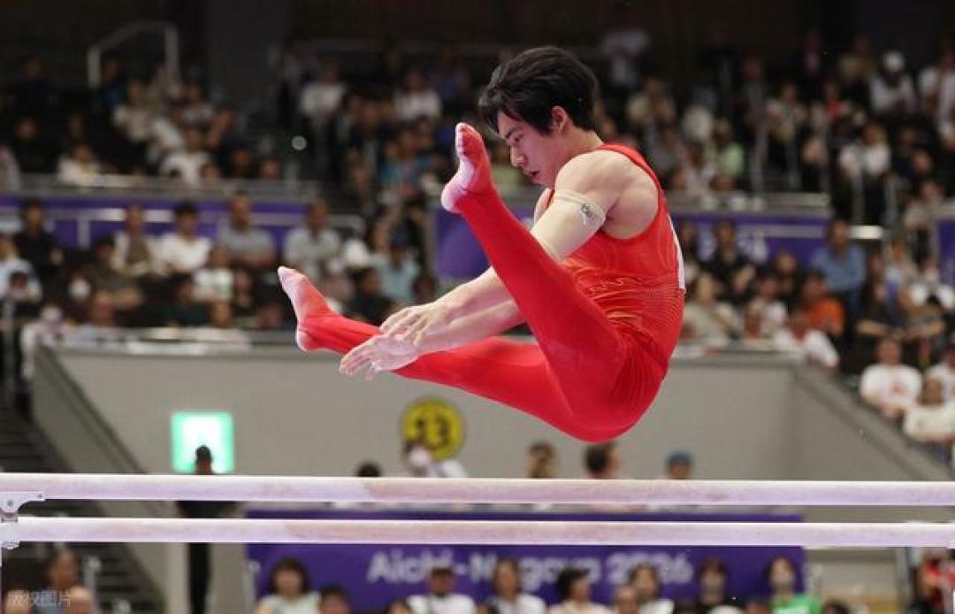 张博恒带伤力克日本名将，卫冕亚运会体操男子个人全能金牌