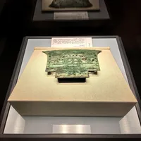 辽博「微笑」特展只剩最后一个月:亚醜钺正在合璧,9月27日和10月8日是两道坎