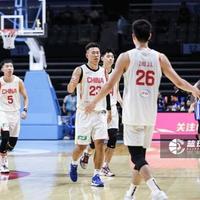 辽篮外援“回家”画风差太大：库珀全程冷脸，爱德华兹公寓楼下签名涮火锅