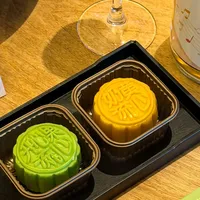 离中秋3天，「月饼配酒」的帖子刷屏却没一篇敢报价：同一瓶甜白十几个账号在发、剧本一字不差、官号还去评论区控评——甜度账、单宁账、软文账、价格账，我替你逐张核过了