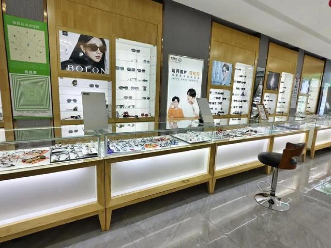 线上配镜便宜一半靠谱吗:验光必须花、折射率别多花,四类人别跟风