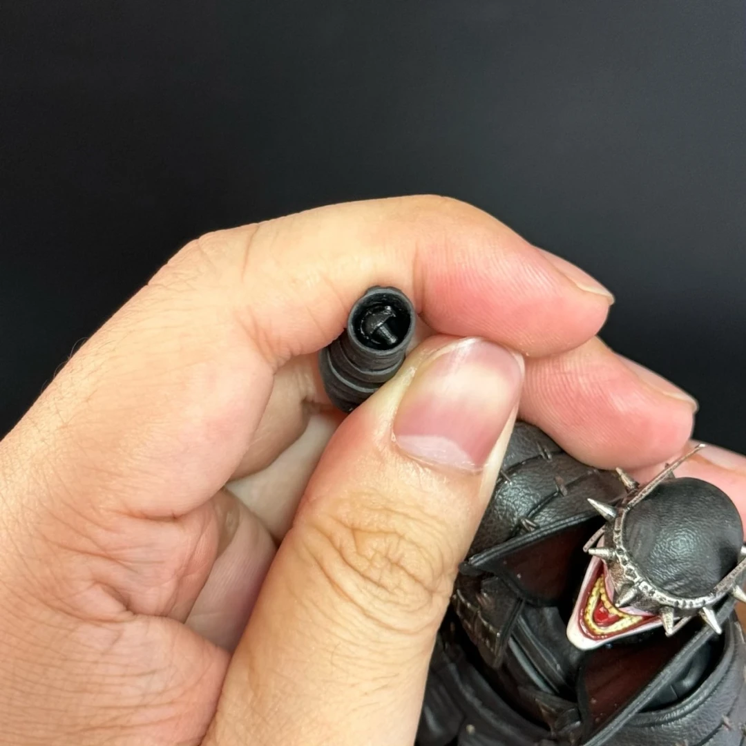细节拉满但扎手指——良品制造「狂笑之蝠」1/12可动人偶深度把玩报告