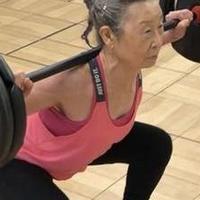 86岁奶奶举铁爆火，这5个居家抗阻运动跟着练起来