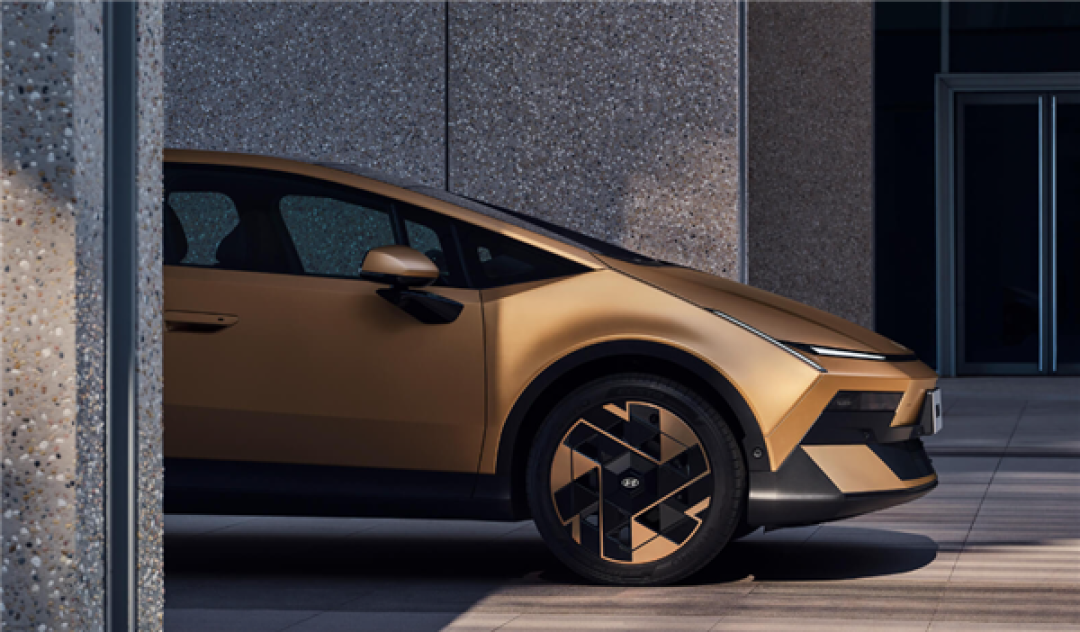 11.99万起长得很“抽象” 北京现代纯电轿车艾尼氪V上市定档