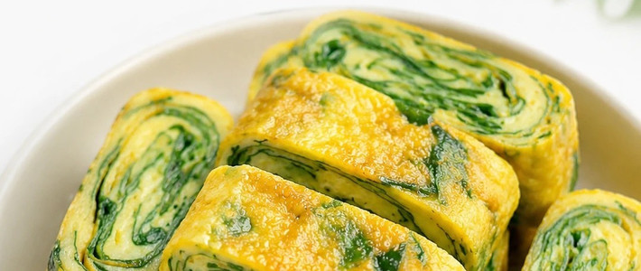 菠菜鸡蛋卷｜软嫩清爽，早餐吃它真的很舒服！