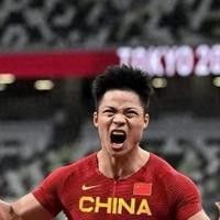 四连冠差点翻车！日本队追到0.5秒才发现，中国队还在收着游