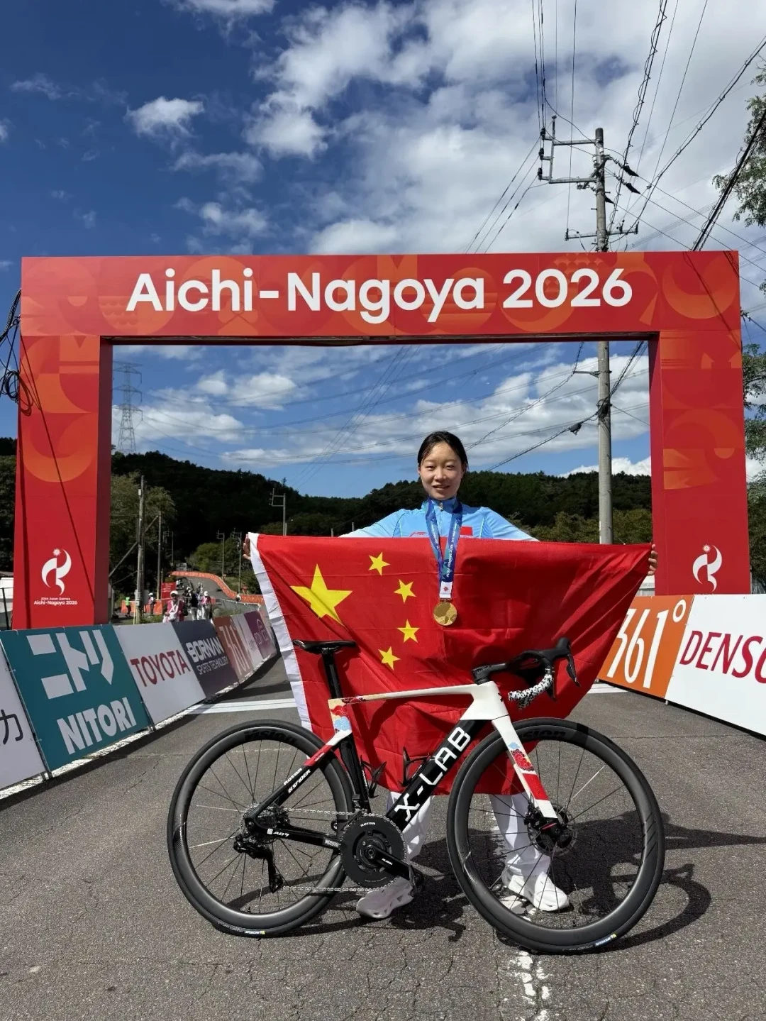 金牌均速31.8,群里休闲骑都40起步:我把亚运成绩卡、441条评论的均速求助帖和佳明全球平均23.9排成一排,战术、分布、虚高、功率四本账对完,AD350车主该醒醒了