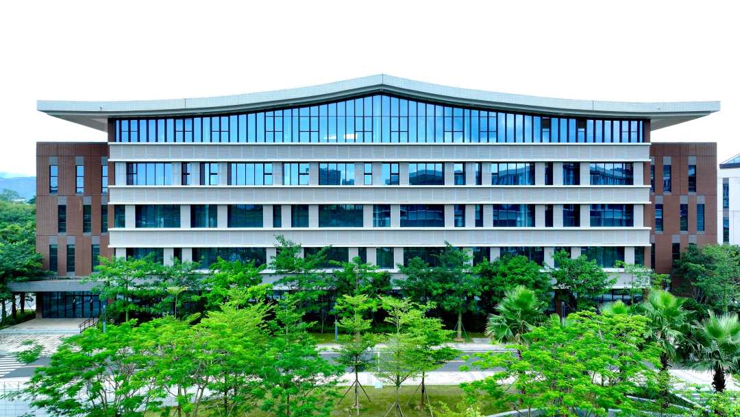 格力技校首届开学了:8383人抢300个名额,明年想冲二招的家长,先把这四个数问清楚