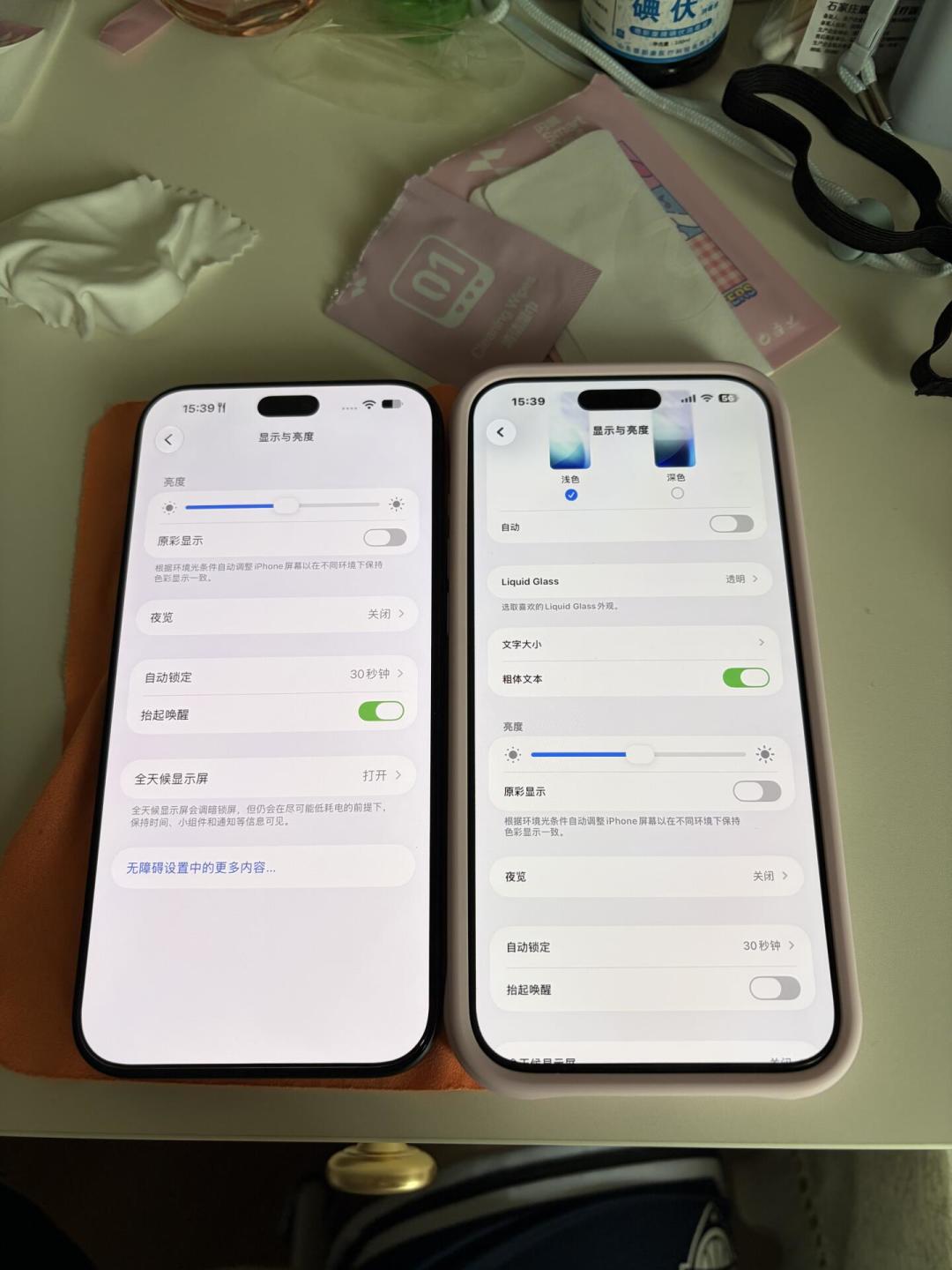 iPhone 18 Pro到手先别急着贴膜:核完三星G9N/G9Q、LG GVC/GH3和国行被曝国产屏的抽奖分账,灵动岛下横纹只砸三星屏的社区样本、屏下红外「纱窗」网图与肉眼实测的差距、AR屏裸奔两天出白膜的翻车案,这份「查代号·验横纹·看挖孔·先贴膜·再换货」分人群清单请在退换期里收好