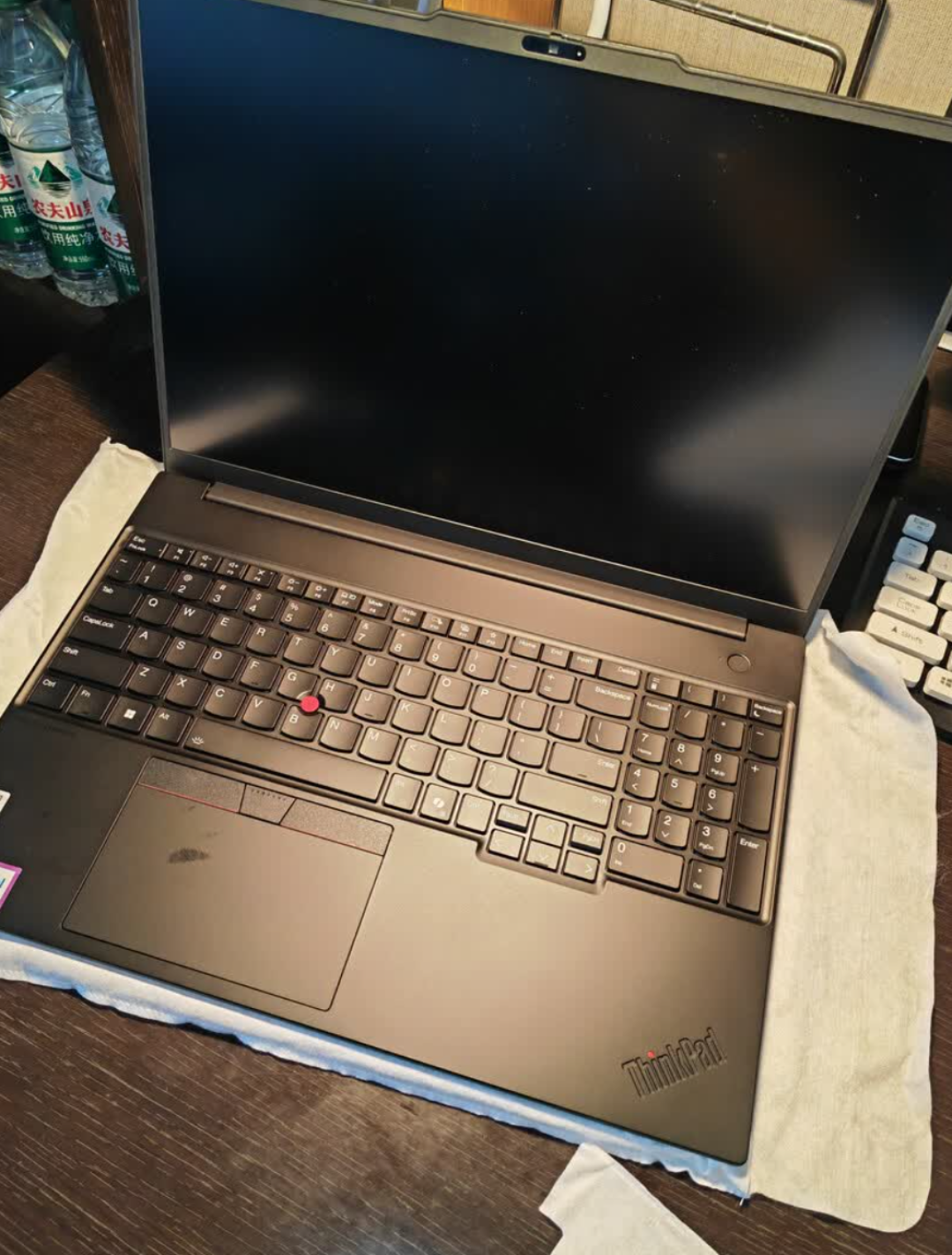 鸽了20个月的评测今天发了:16年前的X201塞进Ultra 7主板,ThinkPad复刻机X210Ai首测出炉,3类小黑铁粉能冲,3类人别凑热闹