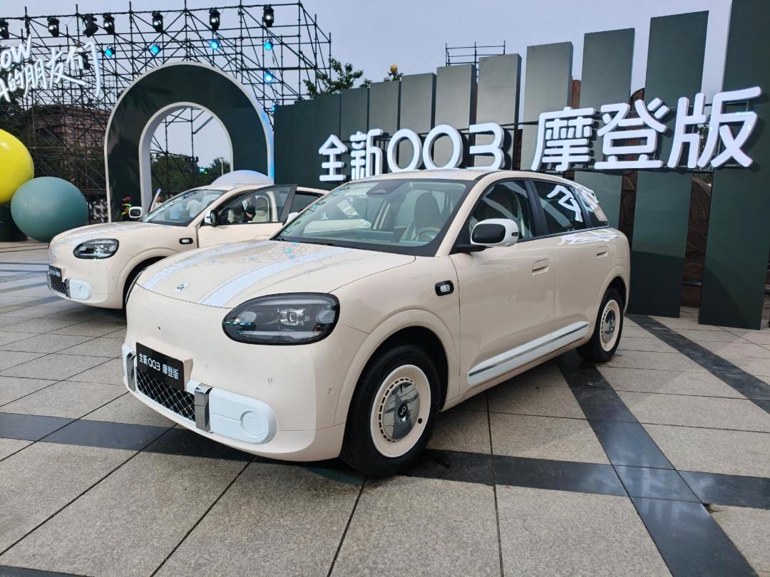 奇瑞QQ3摩登版今晚上市8.89万、评论区质问「这还是QQ么」:我核完它和420热爱版的2万差价账、2.7万权益里的真金白银与9月23日24点硬截止、宁德/国轩双电芯混供的口径分歧,和2.89万到8.89万的23年旧账——8万级复古小车下订前,先分清「买皮肤」和「买底子」
