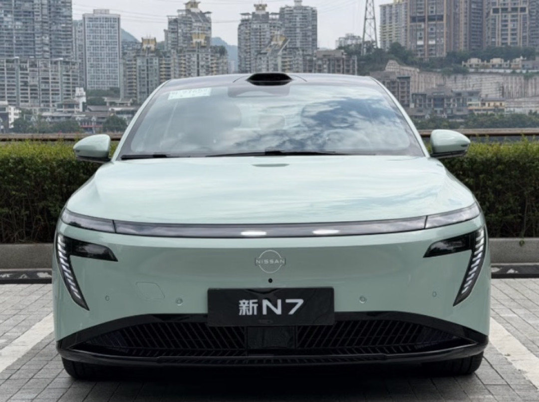 新N7把激光雷达打到12.99万：六版价目表、200TOPS争议、挂壁下山直播和月销百余台的前科，我全对完了——交定金前先算这三本账