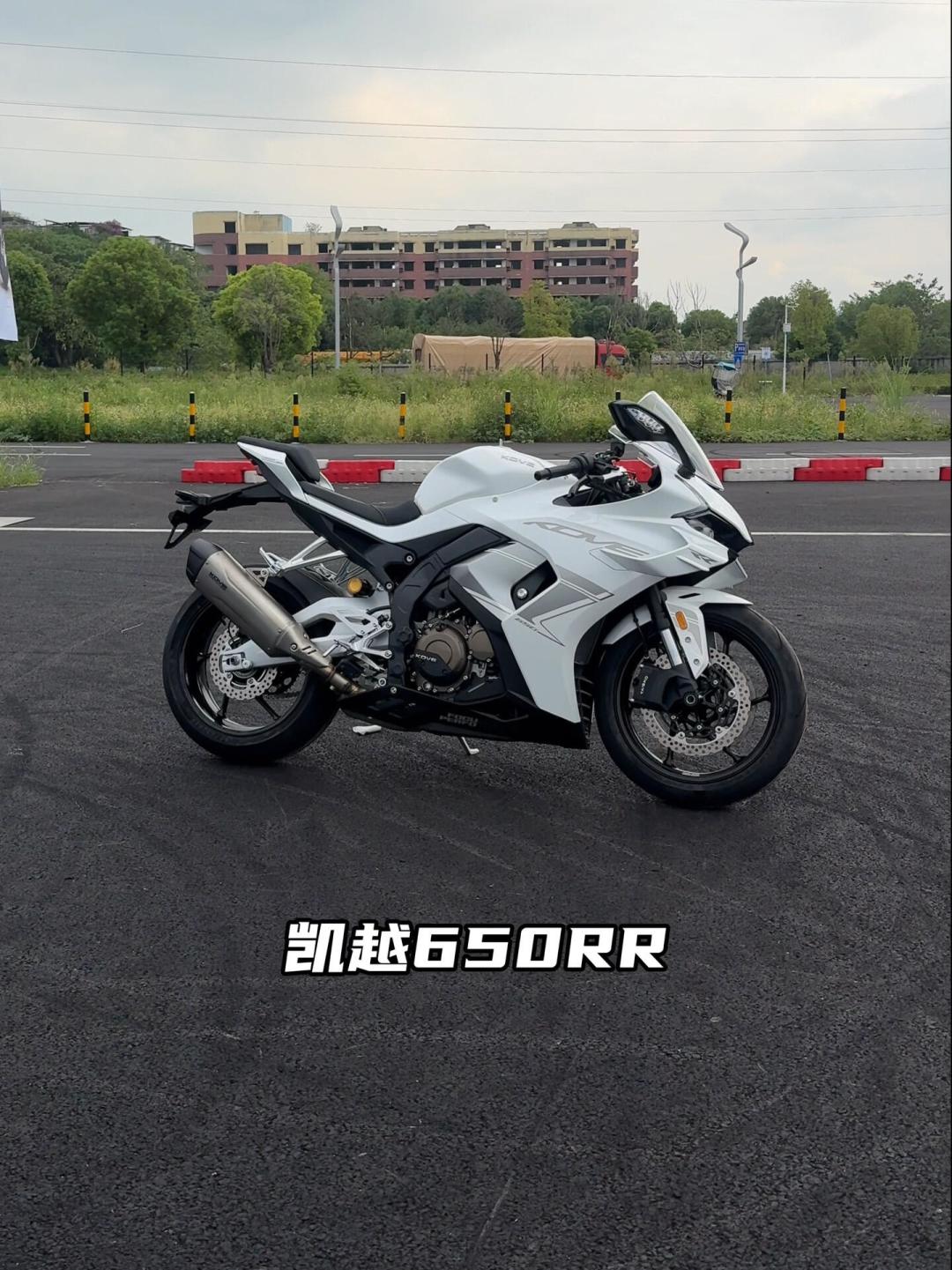 电子离合已经杀到26980元：半年时间，本田加3000、春风加5000、奔达直接标配——买挡车前先把概念、溢价、时机三笔账算清