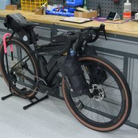 公路车退烧，瓜车接棒？这个秋天的瓜车已经分成三种了——我把小红书品类争议帖125条评论、B站美骑快讯88条评论和40条国产平价车退货评论对了一遍，给准备国庆前买车的骑友排清该买哪种、什么情况公路车换对轮胎就够、哪些2000元档的坑别碰