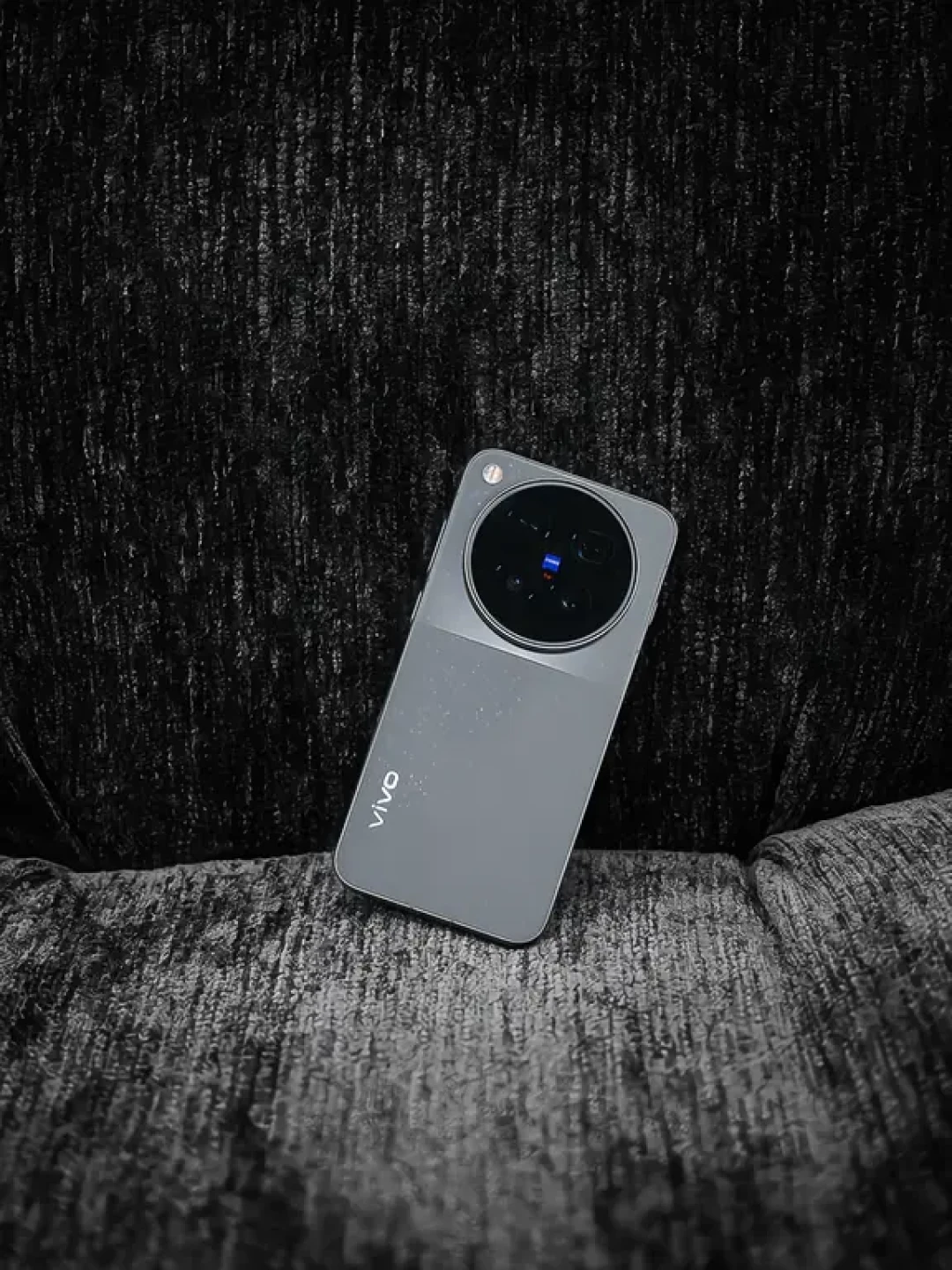 周杰伦南京场和X500首销同是9月24日:看台党先别急着冲Pro Max——租机一天159的账、被激光打坏的摄像头、赶不上的首销时机,一次算清