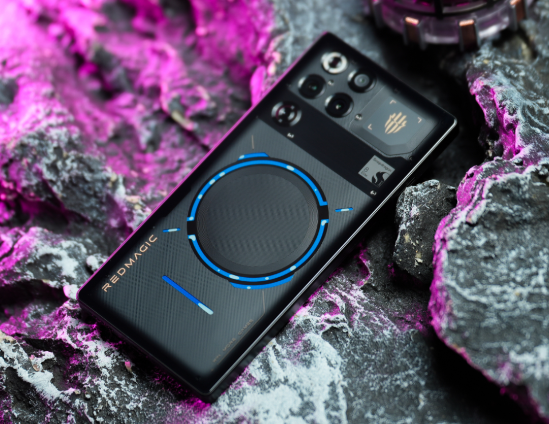 红魔12Pro+的“更轻薄”没给数字:把0.96mm黑边和9000mAh爆料摆在一起,才看清哪句是官宣哪句是猜