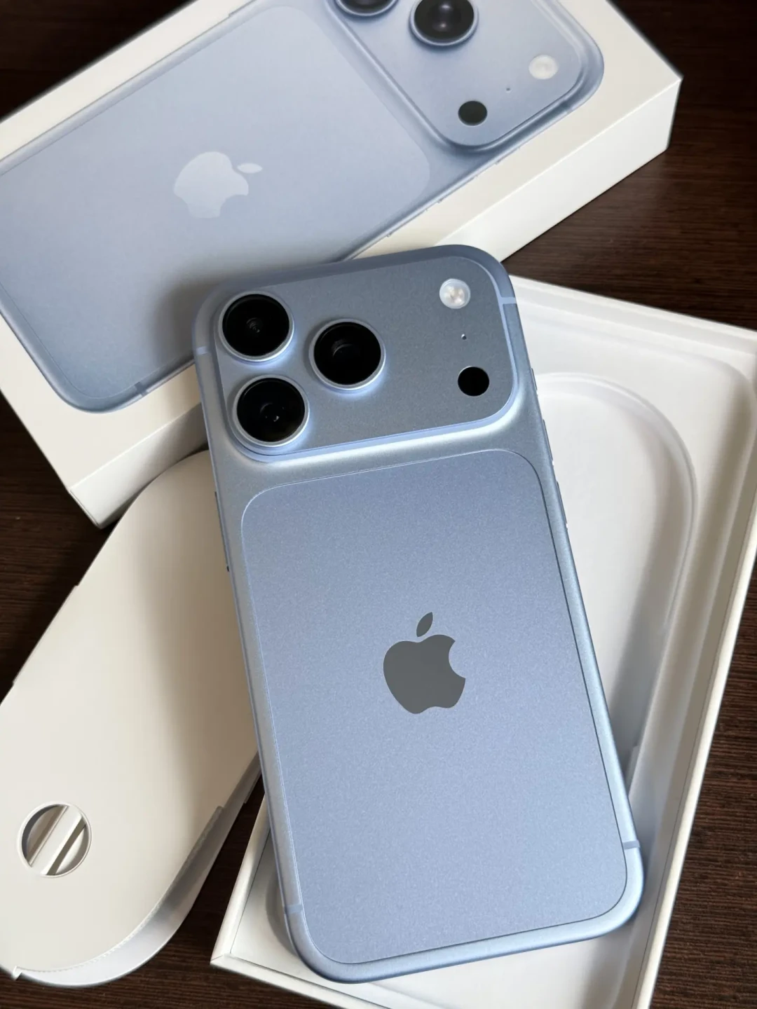 vivo涨1100、iPhone贵一千,小米18Pro今晚接棒——这轮手机涨价是海力士的销售会议定的,等等党先对完三个降价的钟