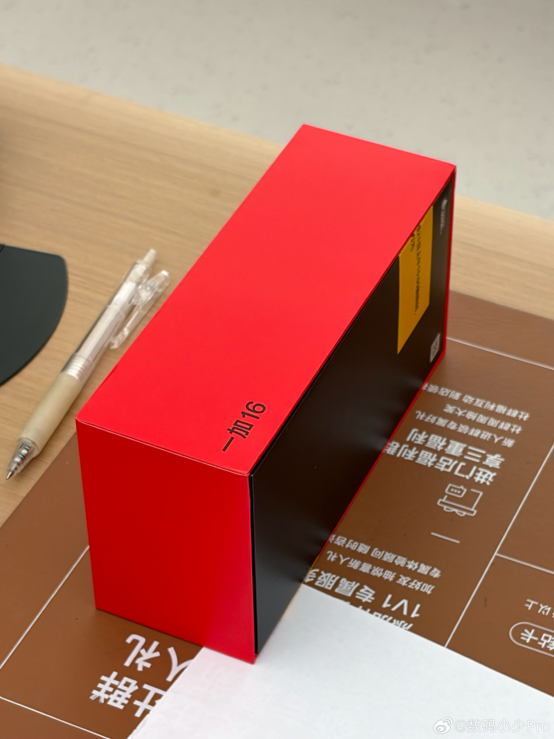 一加16真机开进OPPO门店了:「火星杰作」今天官宣,网图拍不出的五样东西,去店里验完再决定退不退预约