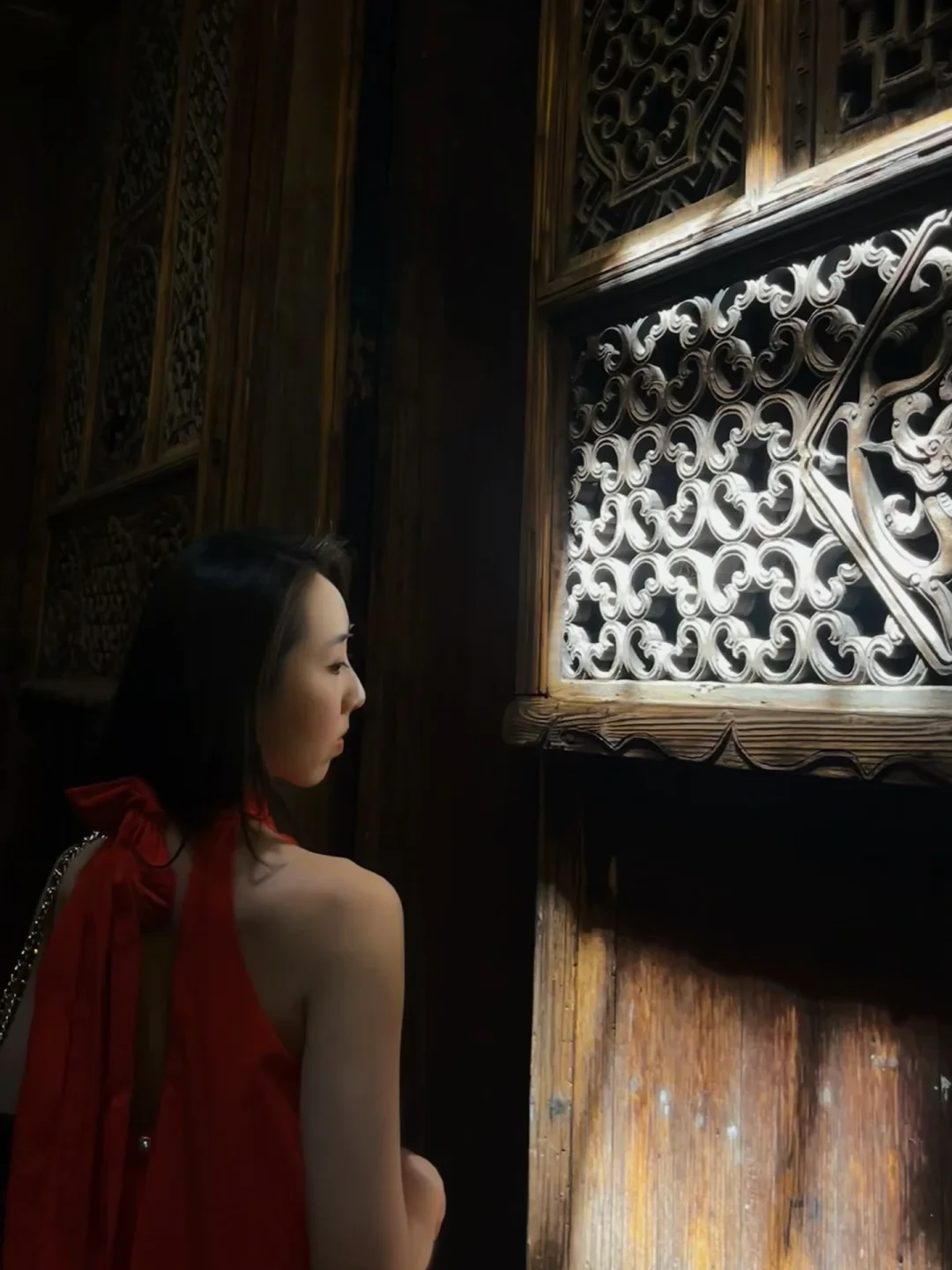 开幕巡游撞正国庆当天,400架无人机的谢幕你赶不上:国庆还剩9天,美东线路要不要加一天女巫镇,先把档期、进镇、床位、票根四本账对完