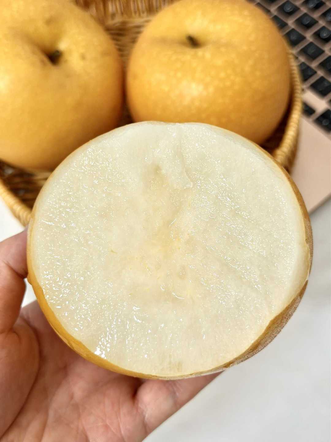一边是宁波果品市场
