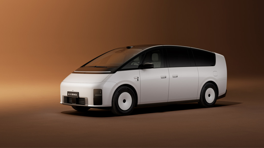 线控转向装上了5.35米的MPV、后轮转向打到23万级:家用车的驾驶感军备竞赛卷到驾驶位,家庭司机先对完3个数字、分清2种话术、跑完5个试驾动作再举手