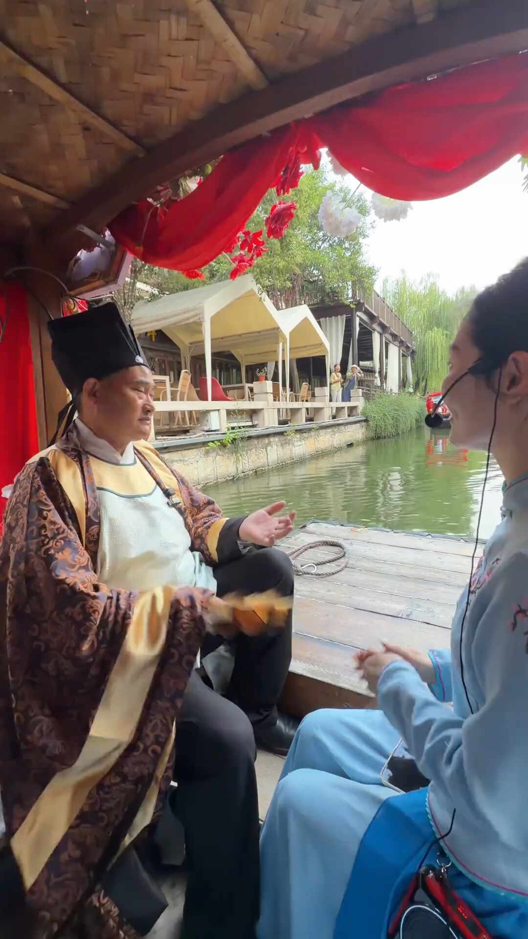 大衣哥说要拿喇叭上街