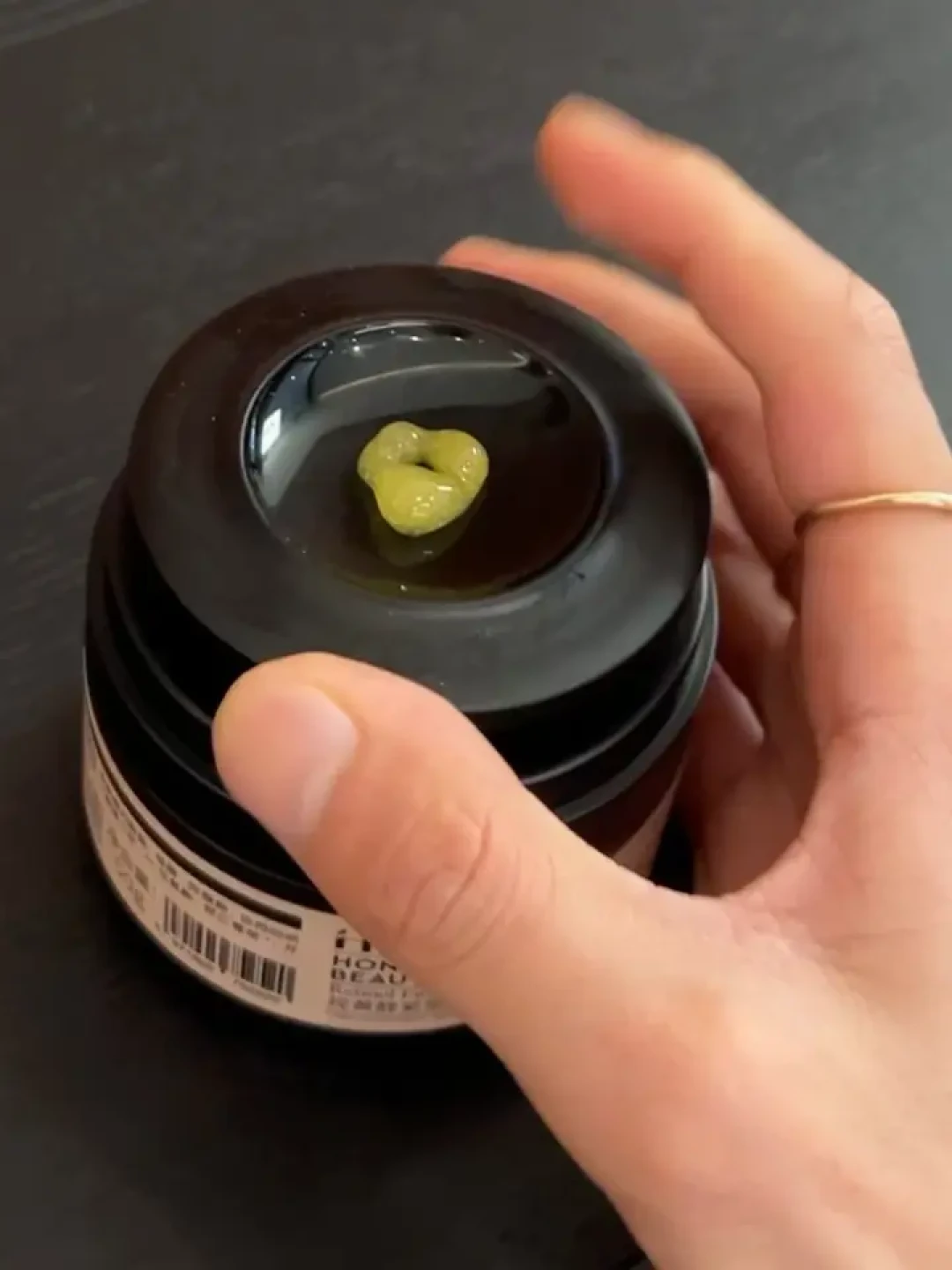 全网的“HBN救我垮脸”刷屏时，一个老粉可能都没注意的细节：这个品牌从来没给30+做过产品