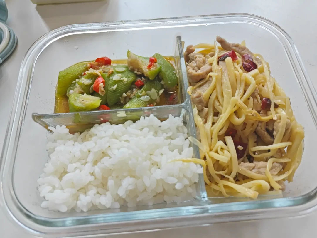 备餐的“亚硝酸盐”，可能一直吓错了方向：真正让你翻车的是这5件事