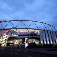 38岁金球先生的30天无球可踢：里昂倒贴去不成，英超看戏，只有勒沃库森动了真格？
