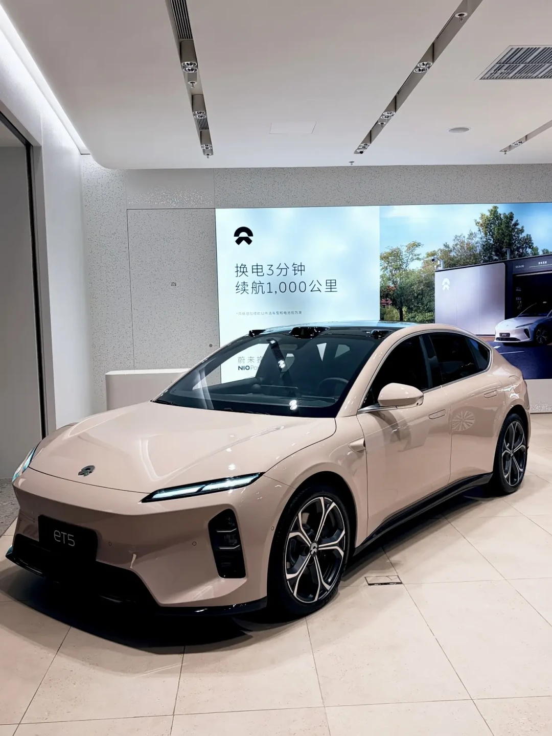 12.8万的二手、18万落地的展车、12月的NIO Day:在