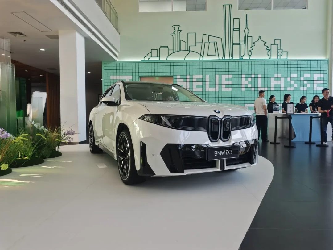 9月30日Model Y现车减1万倒计时,iX3展车这周到店:25-35万纯电SUV决赛圈,对完四本账再锁单