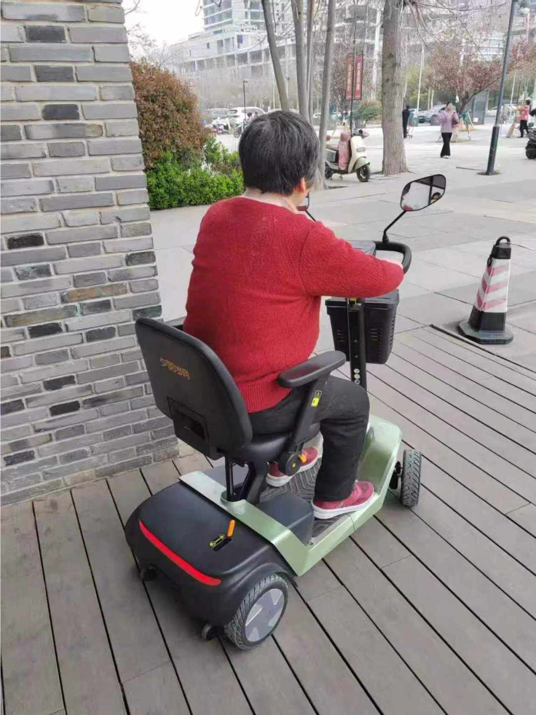 武汉交管把话挑明了:老头乐别再指望上牌,给爸妈选车这四类分不清就等着买亏