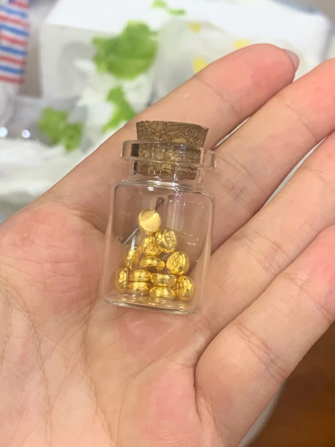 沪金933,同一天拼单“国补金豆”却报出808到881:攒金人上车前,先看清这个价的来路