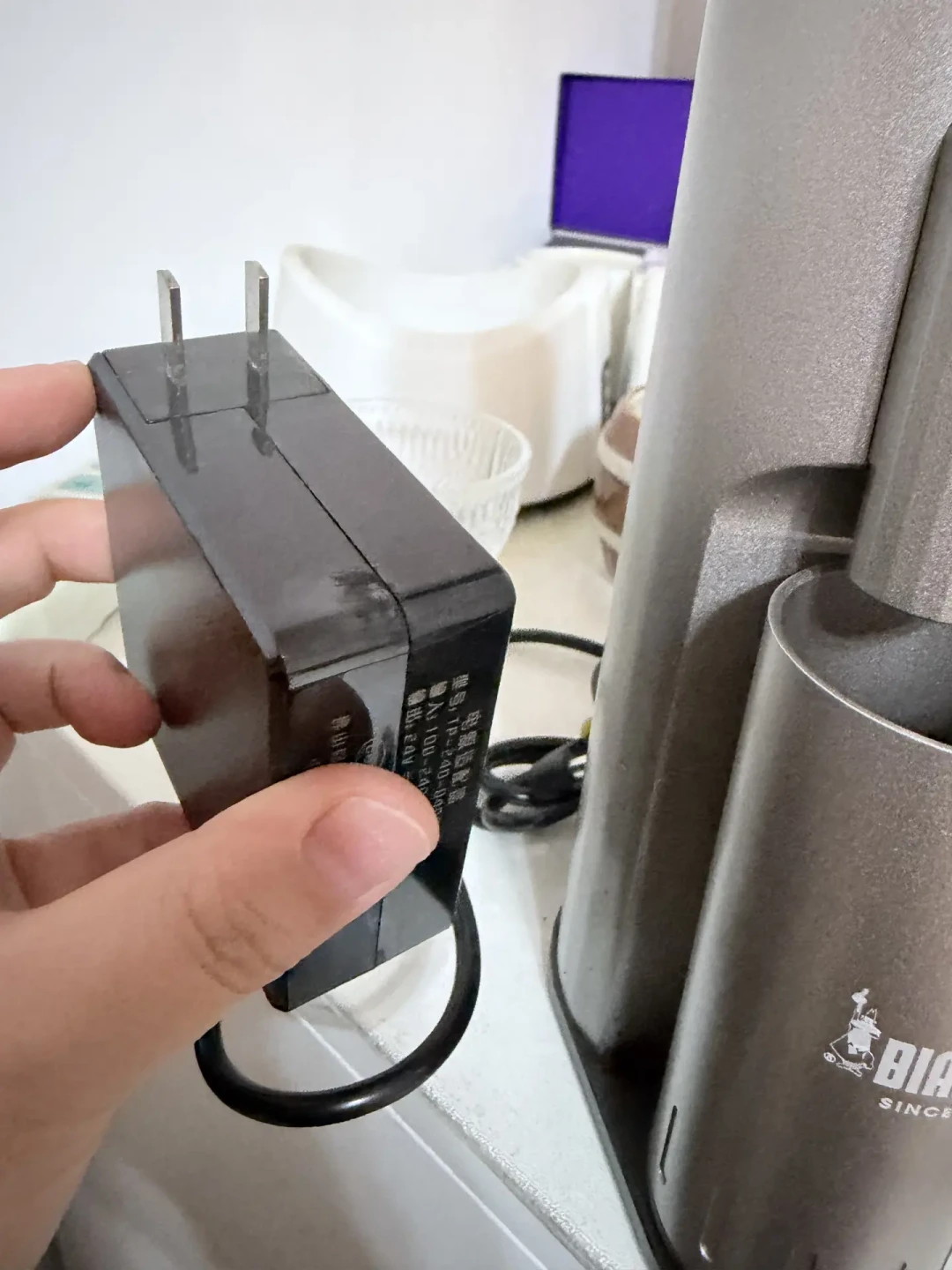 比乐蒂先坏的哪是壶：插头内爆、手柄扳断，官方磨豆机这三年的账该摊开了
