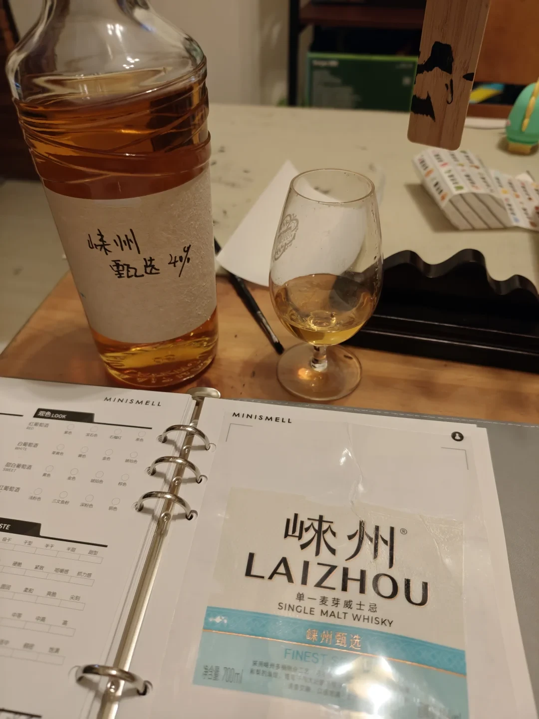 国产威士忌刚在千岛湖「集体交卷」:64家酒厂、产量超进口、85%的人说喝过——但你现在真能买到的:崃州200出头、叠川官价888有个人420在出、云拓要等2027年——产量账、产品账、口碑账、对比账我一次摆齐