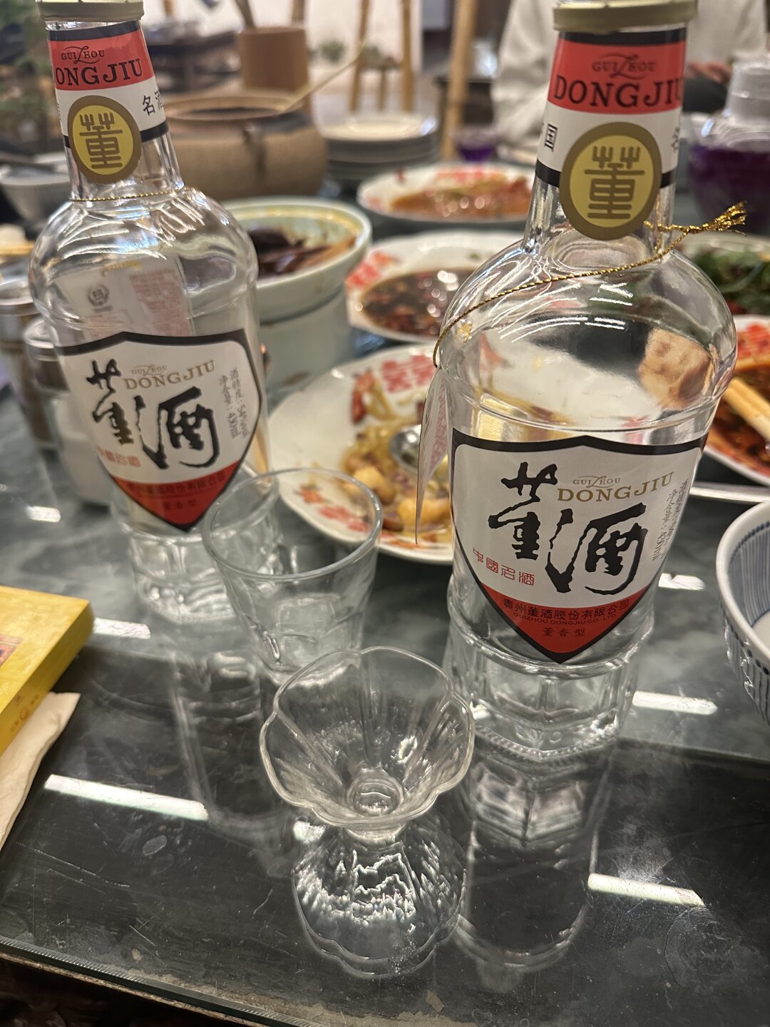 国标刚落地、价格先腰斩:双节想入手董酒,白标、佰草香、国密怎么选