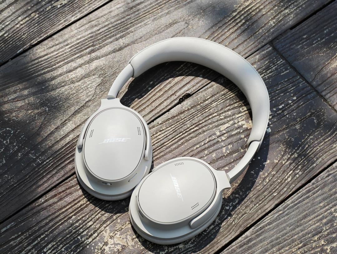 双十一想上Bose?先把七个名字、六小时续航和三篇“背刺帖”看完