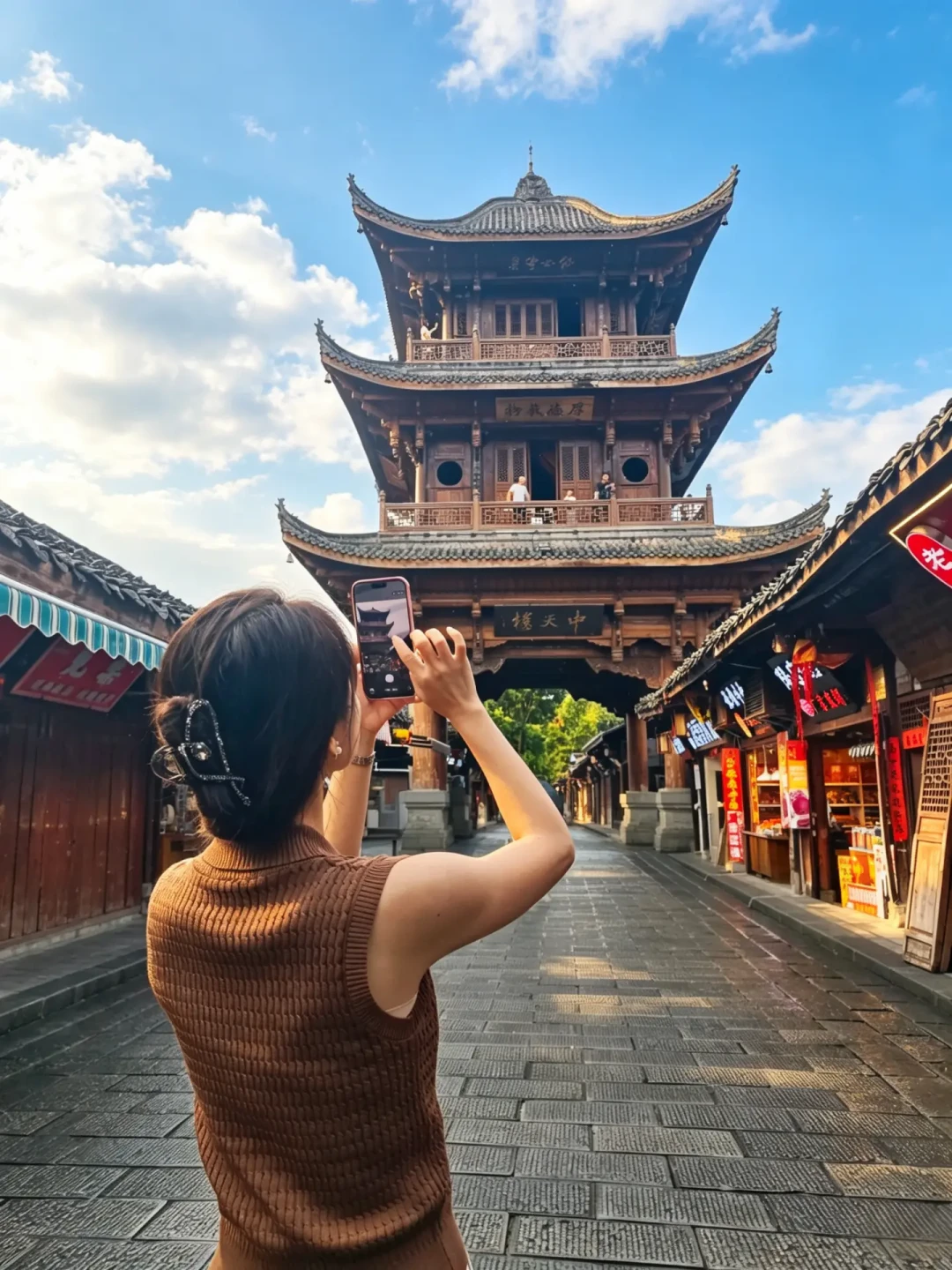 国庆想给张飞上个香,先搞清楚:这庙有两座,隔着一千多公里